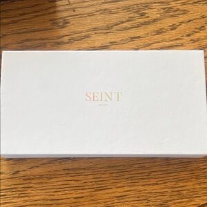 Seint Beauty White IIID Makeup Palette Case